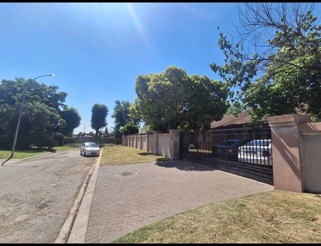 17 BEDROOM HOUSE FOR SALE IN VANDERBIJLPARK SE 7